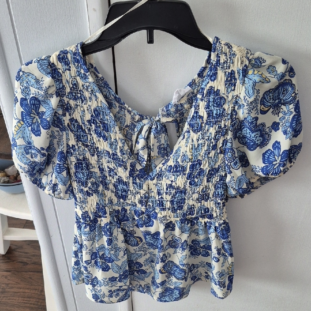 Sienna Sky Top. Creme/blue. Medium